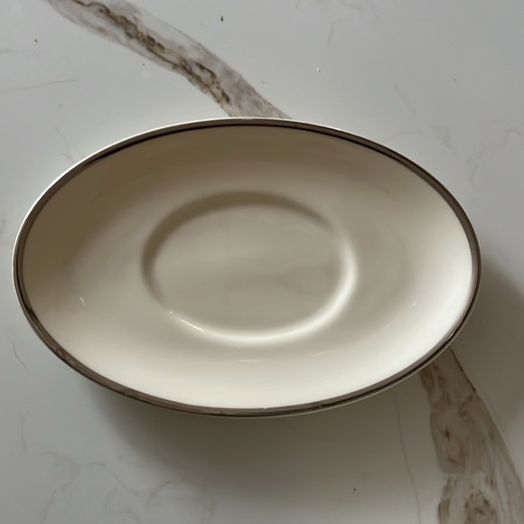 Royal Doulton gravy boat and saucer - Picture 3 of 7